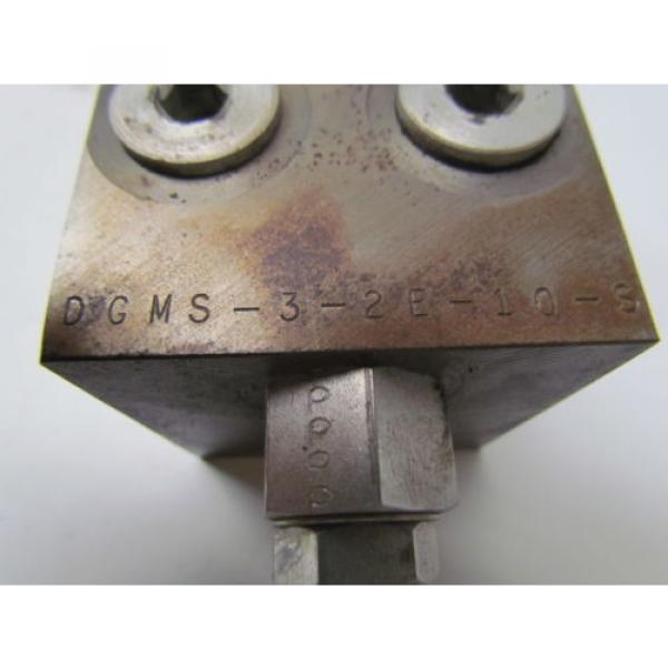 Vickers DGMS-3-2E-10-S 2 station hydraulic subplate port size SAE 3/4-16 UNF-2B #6 image