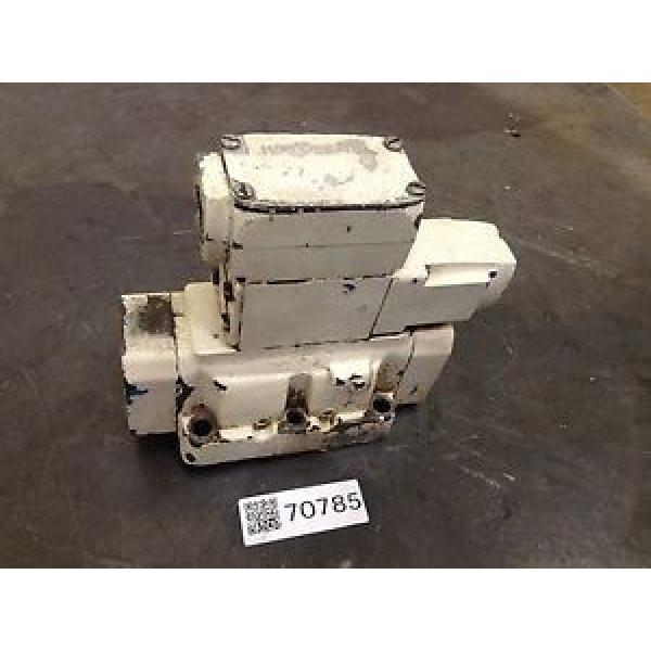 Sperry Vickers Directional Valve DG4V32AWB12 Used #70785 #1 image
